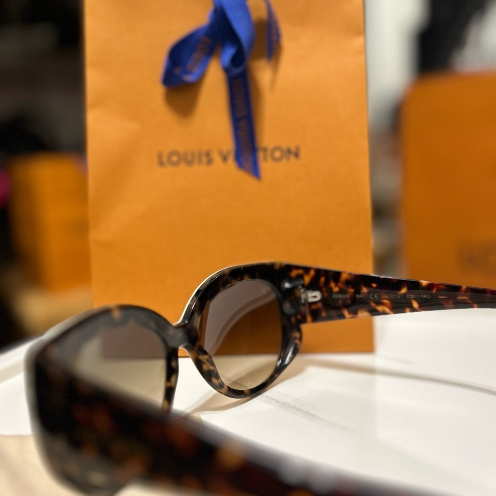 Louis Vuitton Black and Gold Sunglasses - Picture 6 of 11